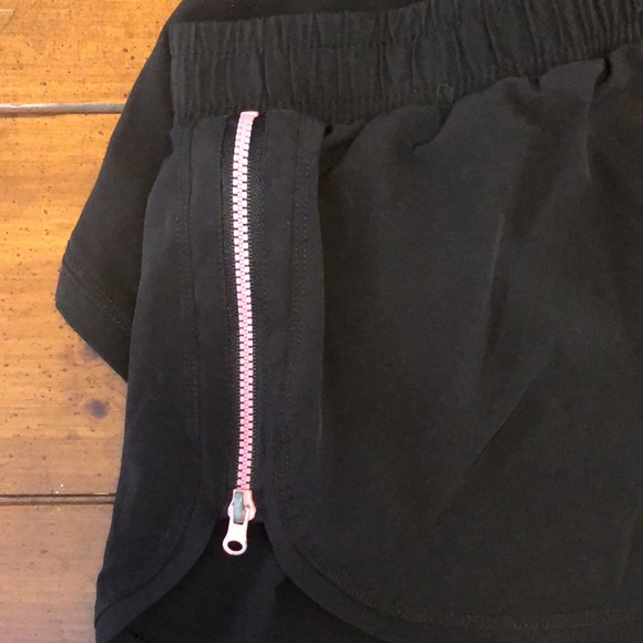 Black & Pink Victory Short - Picture 3 of 6